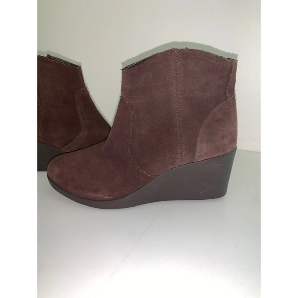 Crocs Leigh Ankle‎ Wedge Bootie Brown Suede Side Zip Boots 203418 Womens 6
